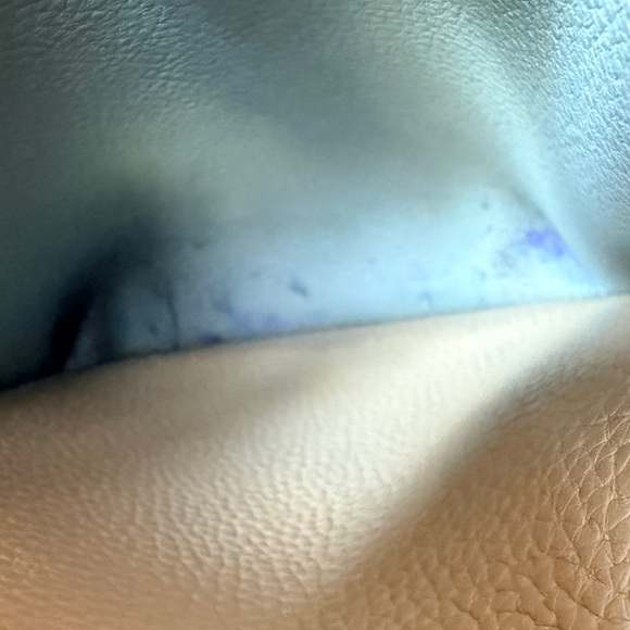 HOBO Vida Tote in Micro Pebbled Leather Morning Dove Grey Orona Blue Interior - Picture 9 of 10